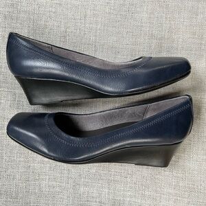 Life Stride Women's GROOVY Dark Blue Wedge Slip On Size 8.5M